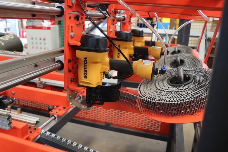 Semi-Automatic Wooden Pallet Nailing Machine with Palletizer wood pallet nailing machine