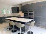 Veneer/Lacquer Finish Kitchen Cabinets Tempered Glass Handles for a Chic Look