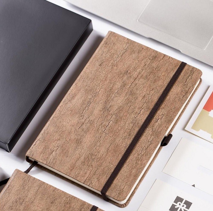 Factory directly wholesle A5 Size 8''x5'' Eco-Friendly Natural Cork Notebook with Pen Loop & Page Dividers Gifts