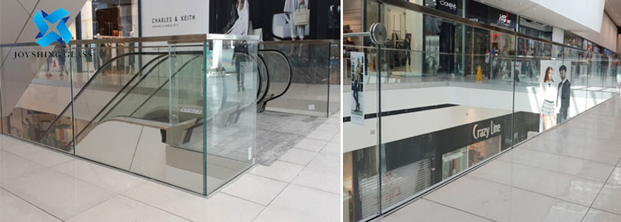 Glass railing guardrail for business center