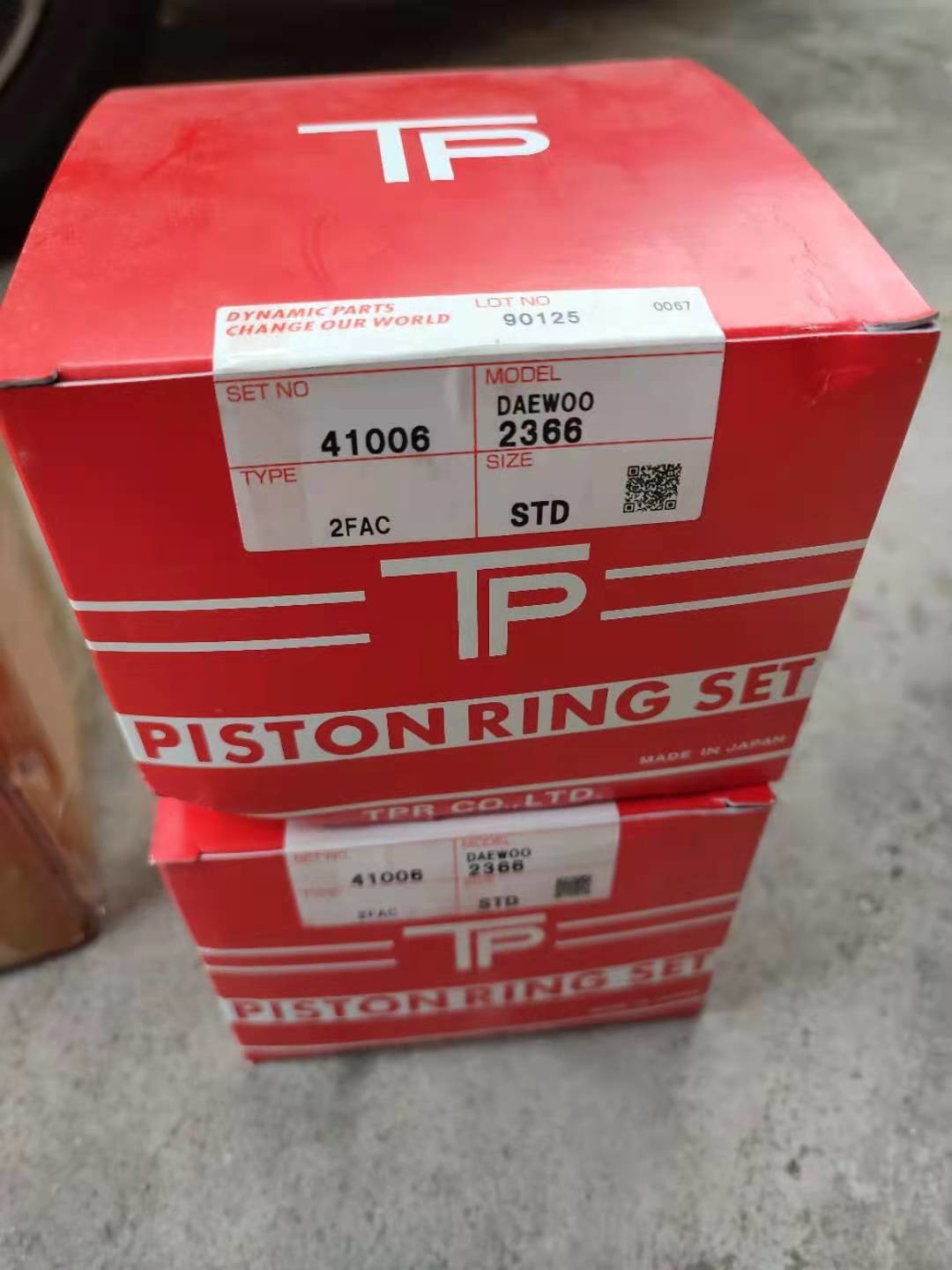 Daewoo D2366 De12t TP Piston Rings 41006 65.02503-8237