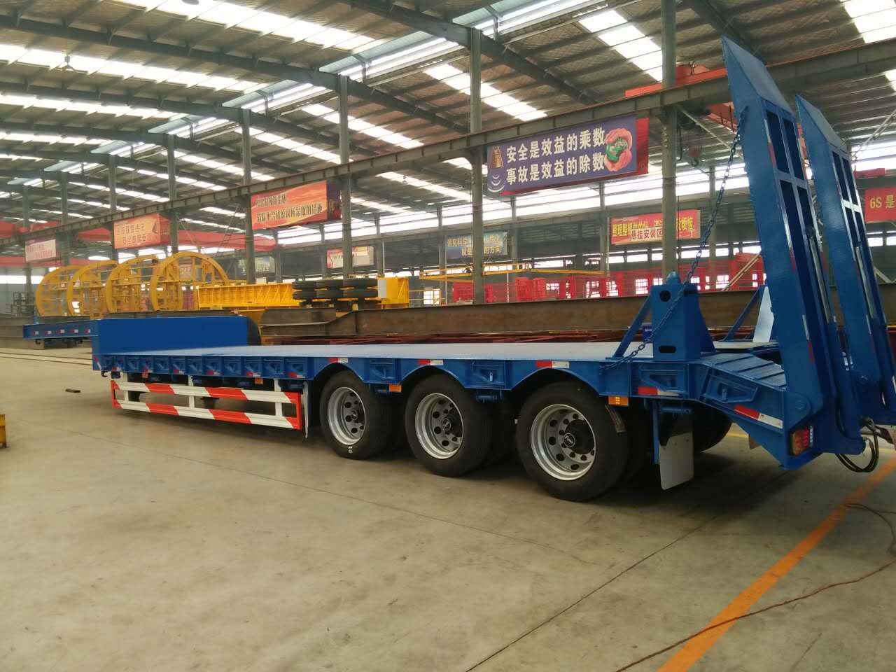 Heavy Load Gooseneck Lowboy Semi Trailer for Excavator Transport 3 Axles 4 Axles 12m 15m