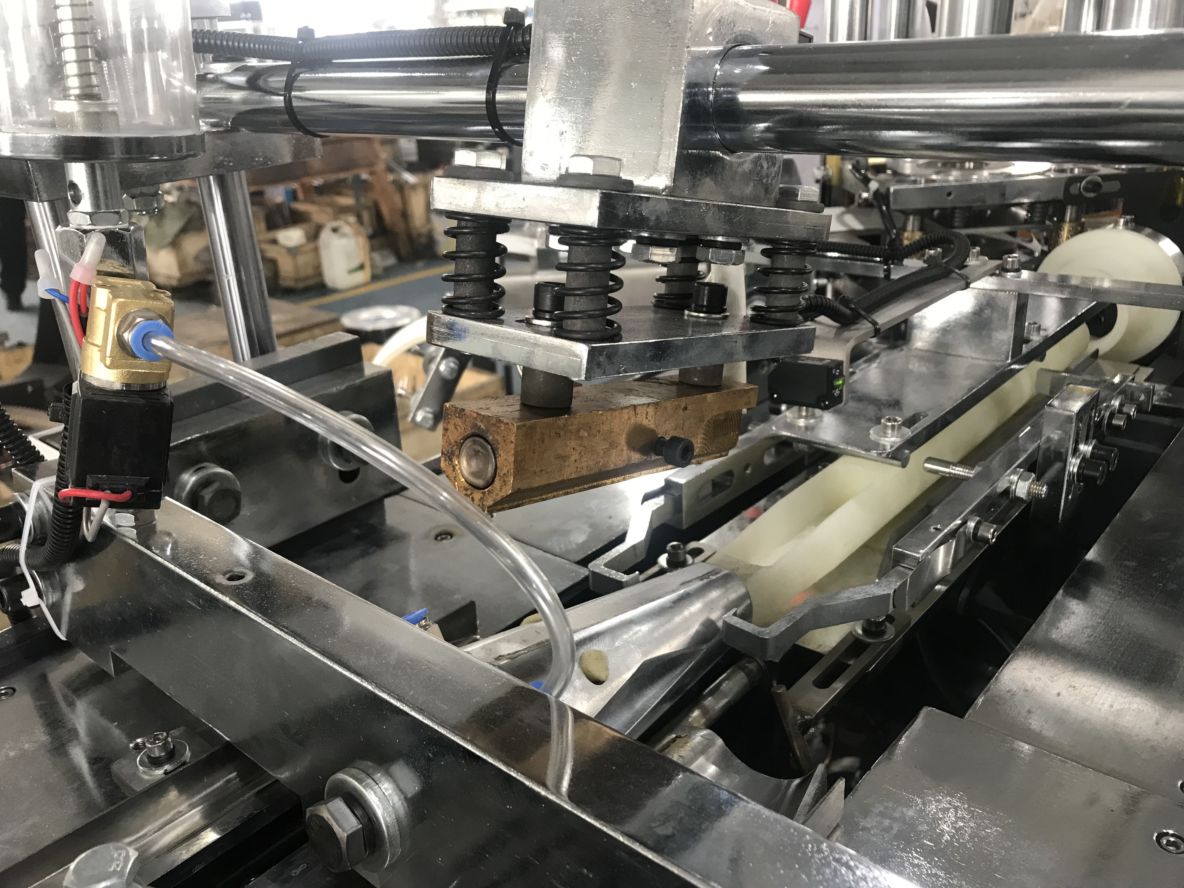 Paper Specification 150-350 GSM Single/Double PE Coated Paper Fully Automatic Disposable Paper Cup Forming Machine in Korea