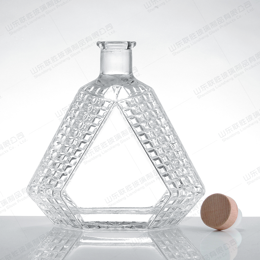 Customized Logo Acceptable Triangle Glass Gin Rum Wine Bottle with Honeycomb Pattern