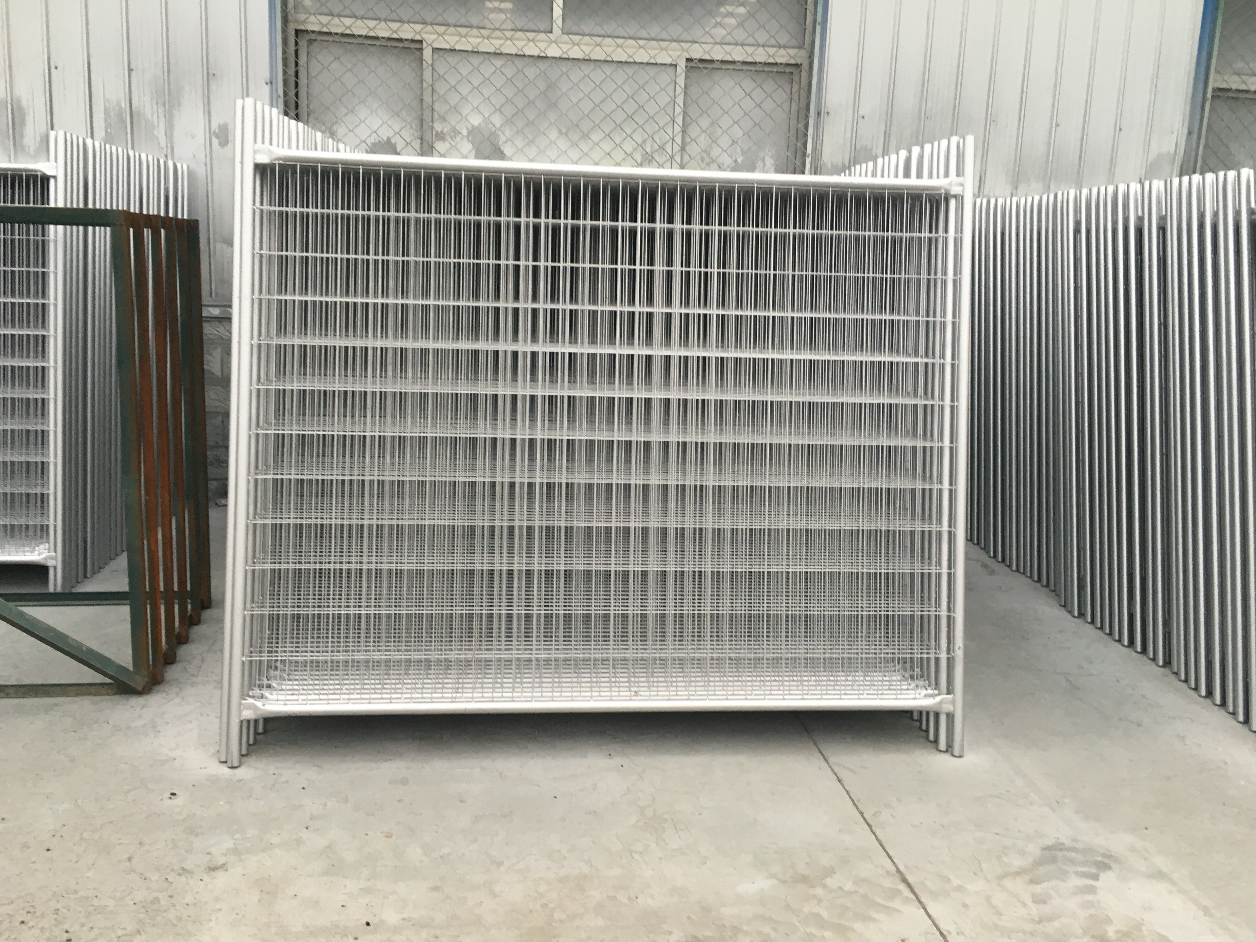 SYDNEY temporary fence panels 210cm height x 240cm width With orange RAL2009 color temp fence block free standing fence