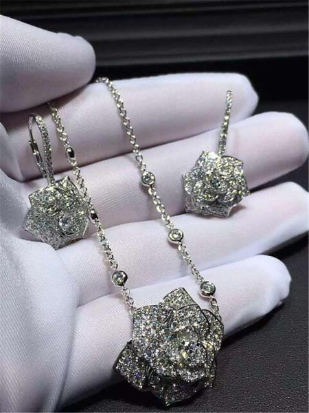 Piaget full diamonds rose earring 18kt gold with white gold or yellow gold or