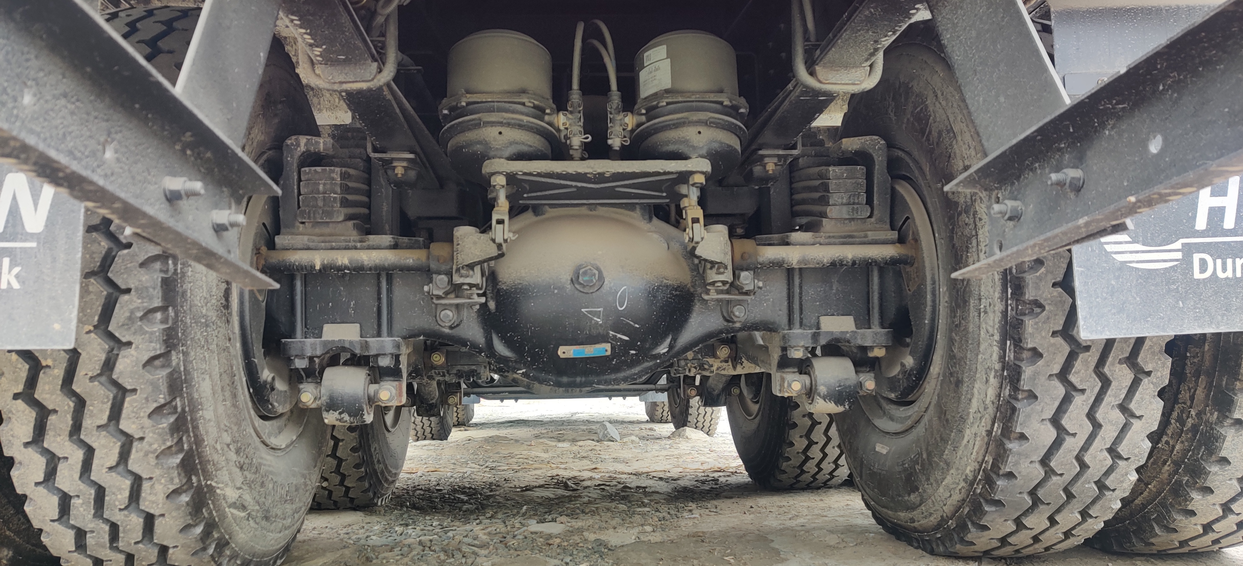 20cbm Dump Truck with Manual Transmission and dCi450-51 Diesel Engine from 's Dongfeng