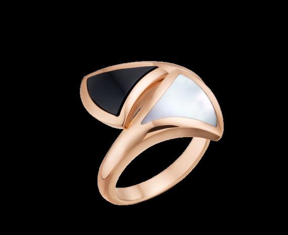 DIVAS’ DREAM ring in 18 kt pink gold ring with black onyx and mother of pearl.