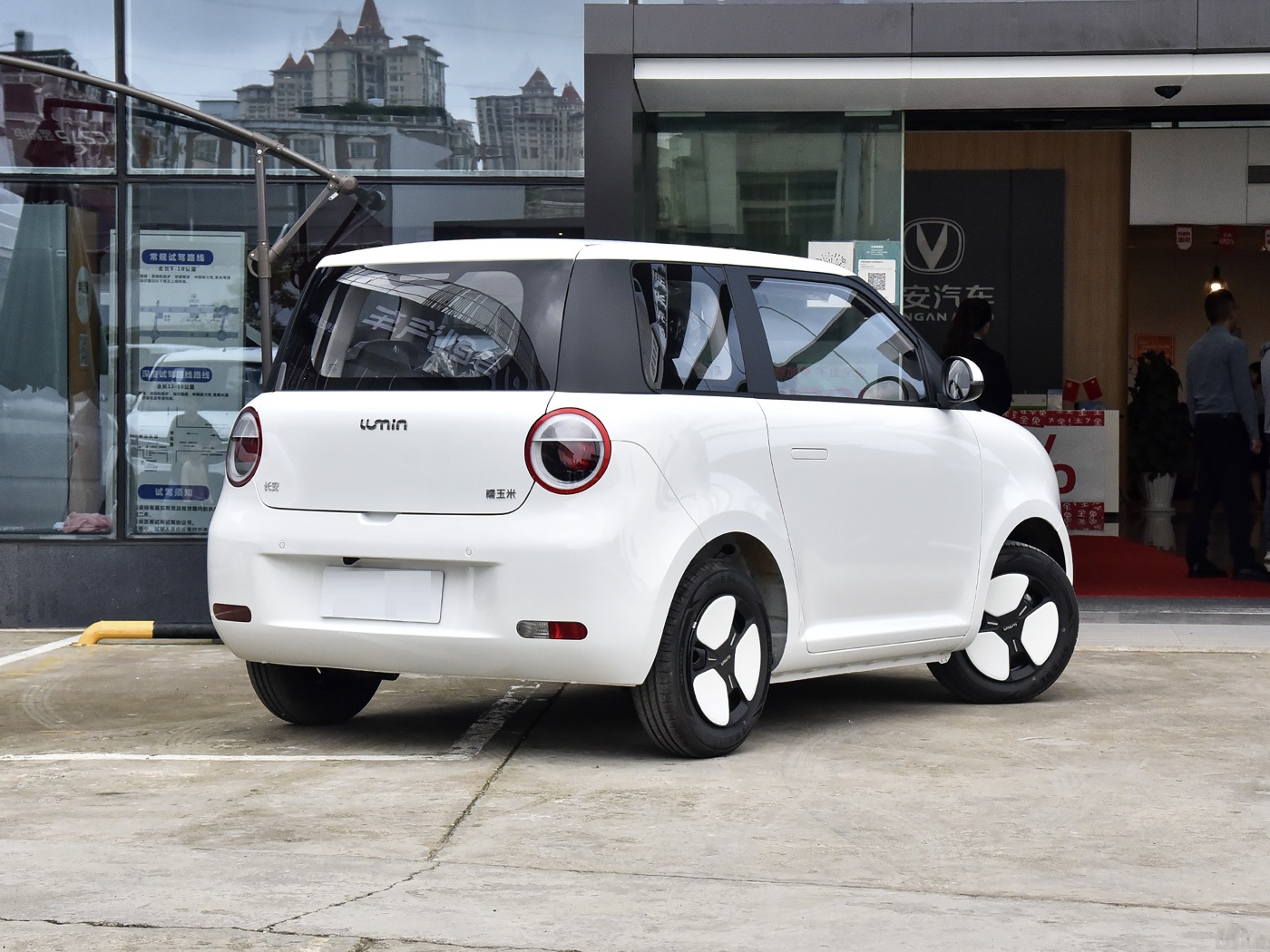 Changan Lumin Stock Luxury 4-Wheel Electric Car 301km Range 101km/h Mini Electric Vehicle with Pure Electric Energy Type