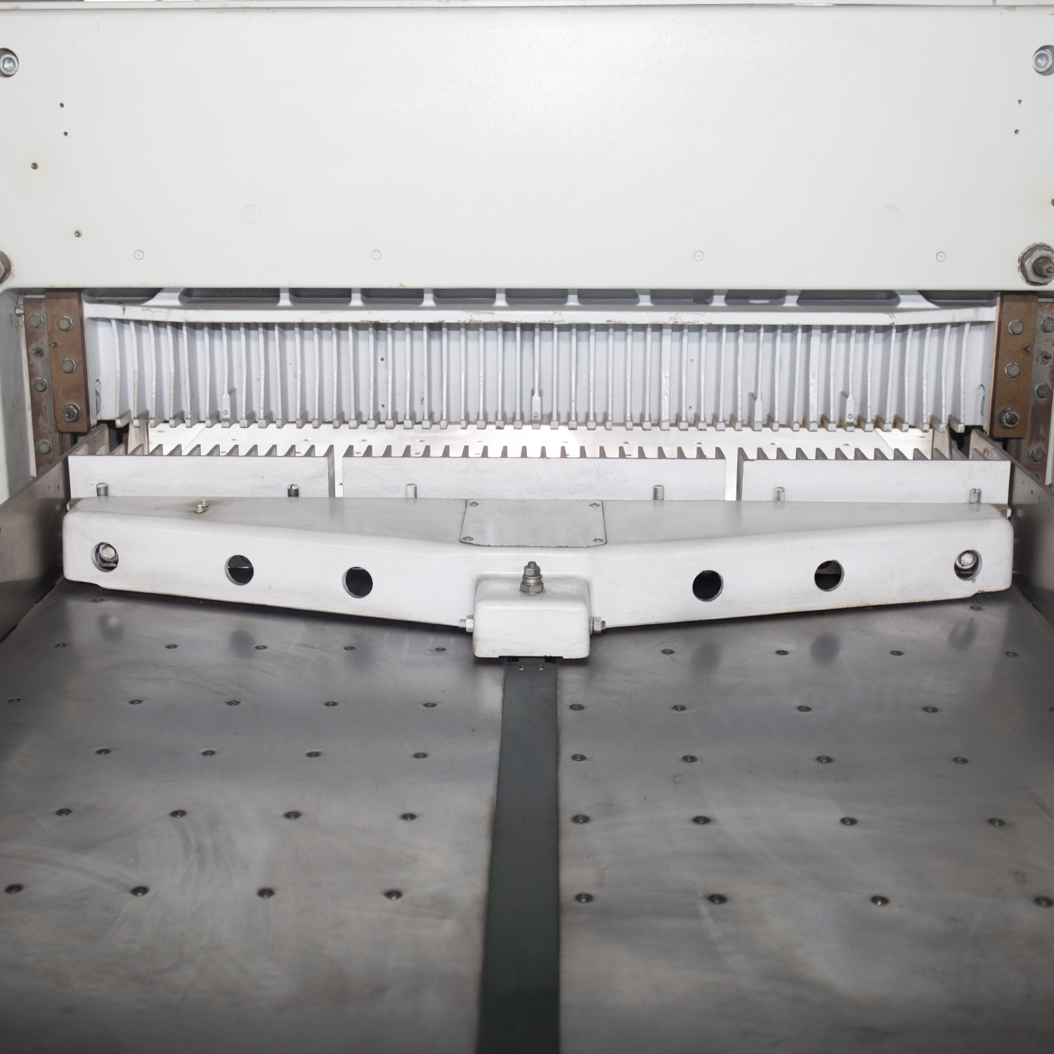 Large Easy Operate Cutting Machine Paper Secondhand 2800*2800*1600mm with Performance