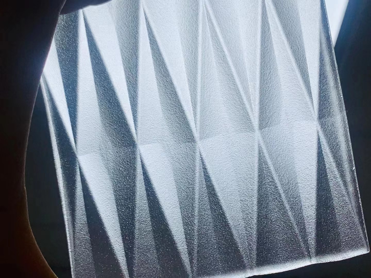 Carved Tecture 10mm Extra Clear Glass Tempered Acid Etched Glass Narrow V-Grooves