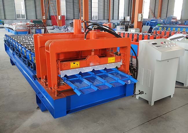 Roofing Step Tile Roll Forming Machine Size 6.5*1.5*1.5m Productivity 1-4 M/Min