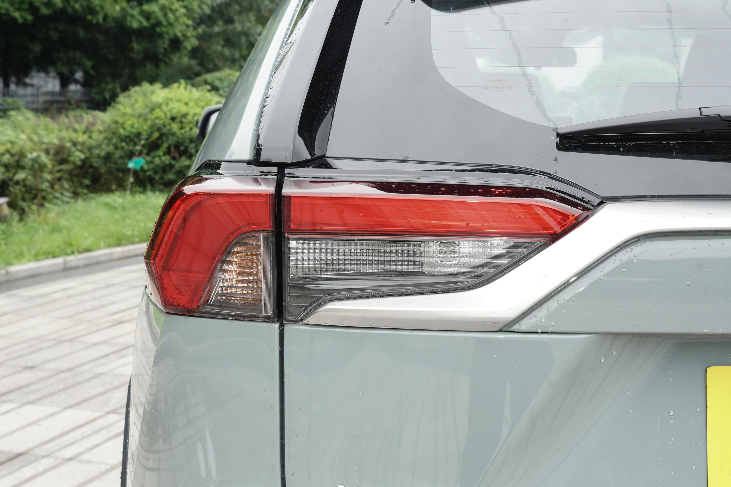 Month 2 Petrol Vehicle To-yota Rav 4 Series Auto Suv Gasoline Automobile Hybrid Cars with Modern Design