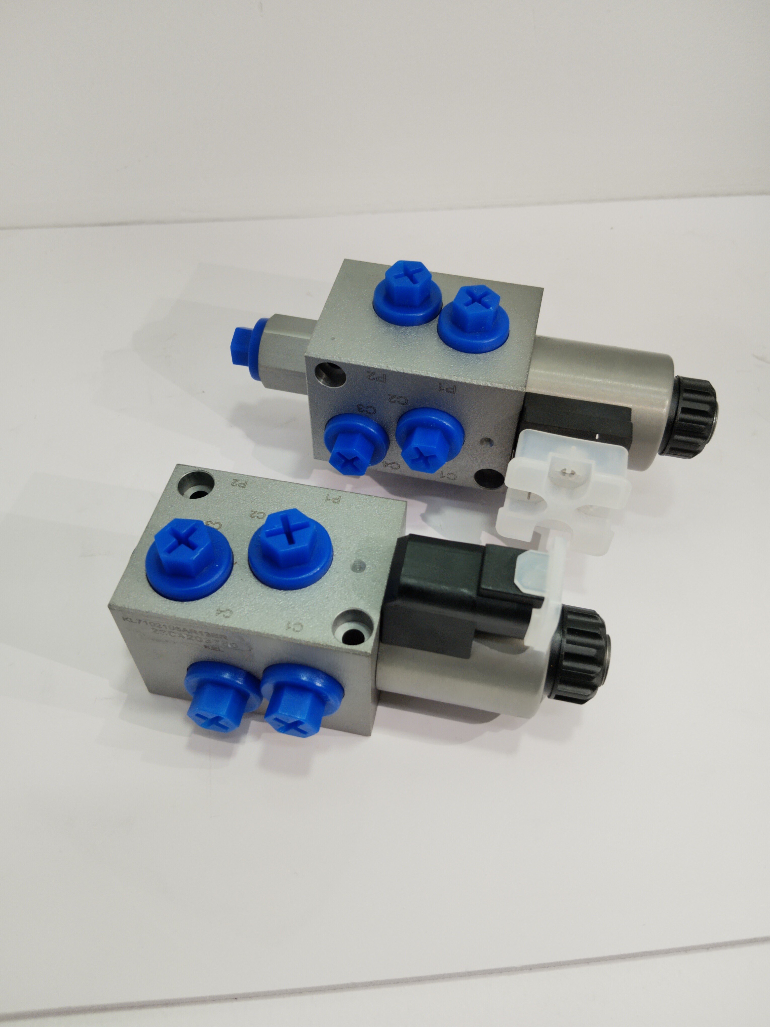 Hydraulic Electrical On Off Solenoid Valve 2 Position 6 Way Steel Iron Body