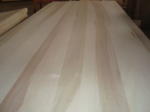 Poplar Solid Timber Board Moisture Content 8%-12% With Length 100mm-2440mm