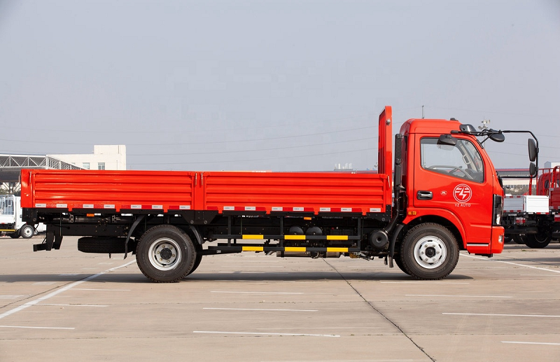 Dongfeng 4X2 Single Cabin Mini Cargo Truck with Yuchai Engine and Manual Transmission