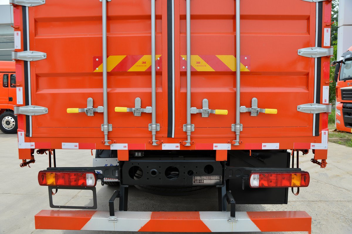 Orange Body AMT High Roof Air Deflector Diesel 8 Speeds 250HP 6.8m Sitrak Fence Truck