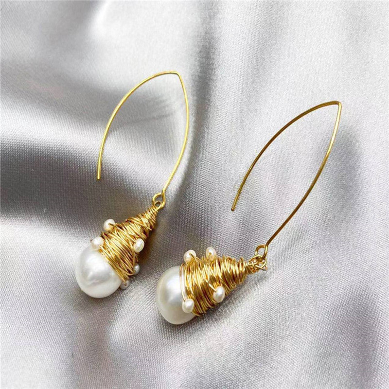New Design Waterfresh Pearl Earrings Temperament Geometric Gold Color Metal Hoop Earrings Baroque Pearl Earring Women
