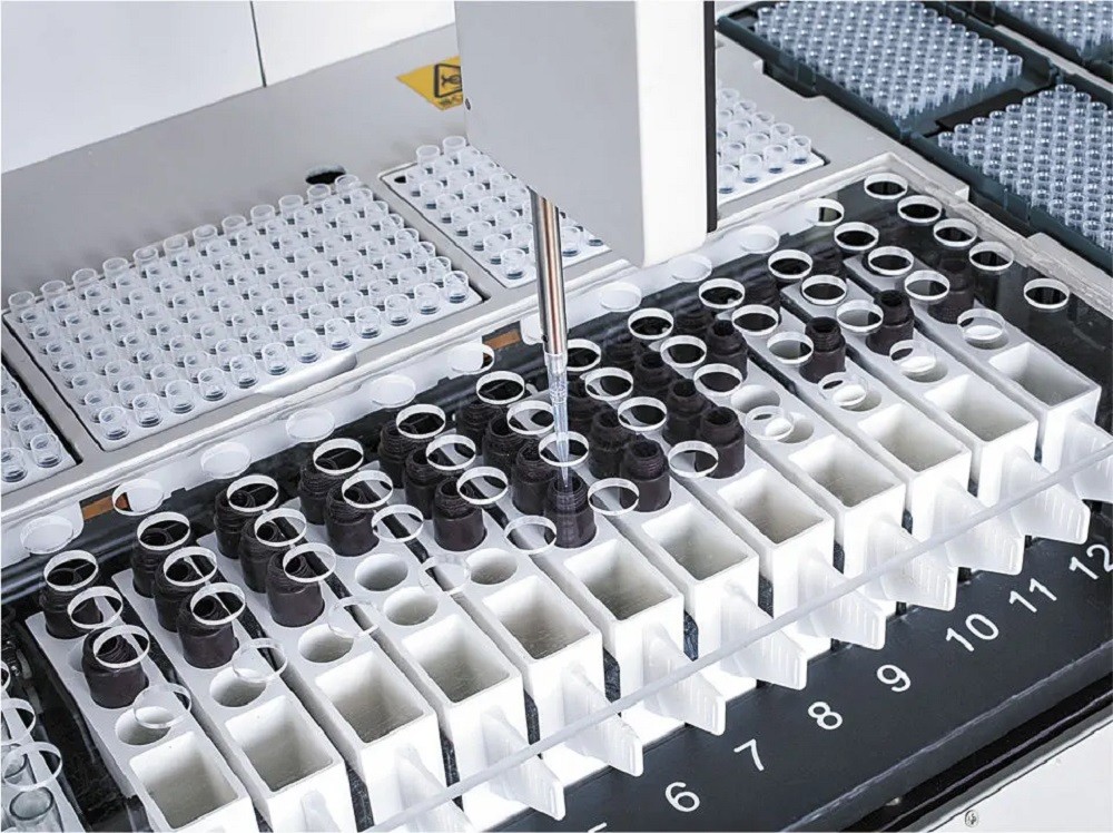 60T/H Benchtop Automated Immunoassay Analyzer For Hospitals Or Laboratory CIA 600 With Tips 75 Samples On Borad