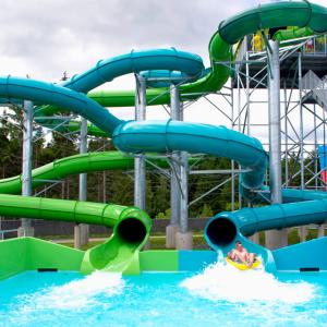Quality Water Play Equipment Manufacturer Tube Closed Spiral Slide Fiberglass Custom Design Aquatic Slide wholesale