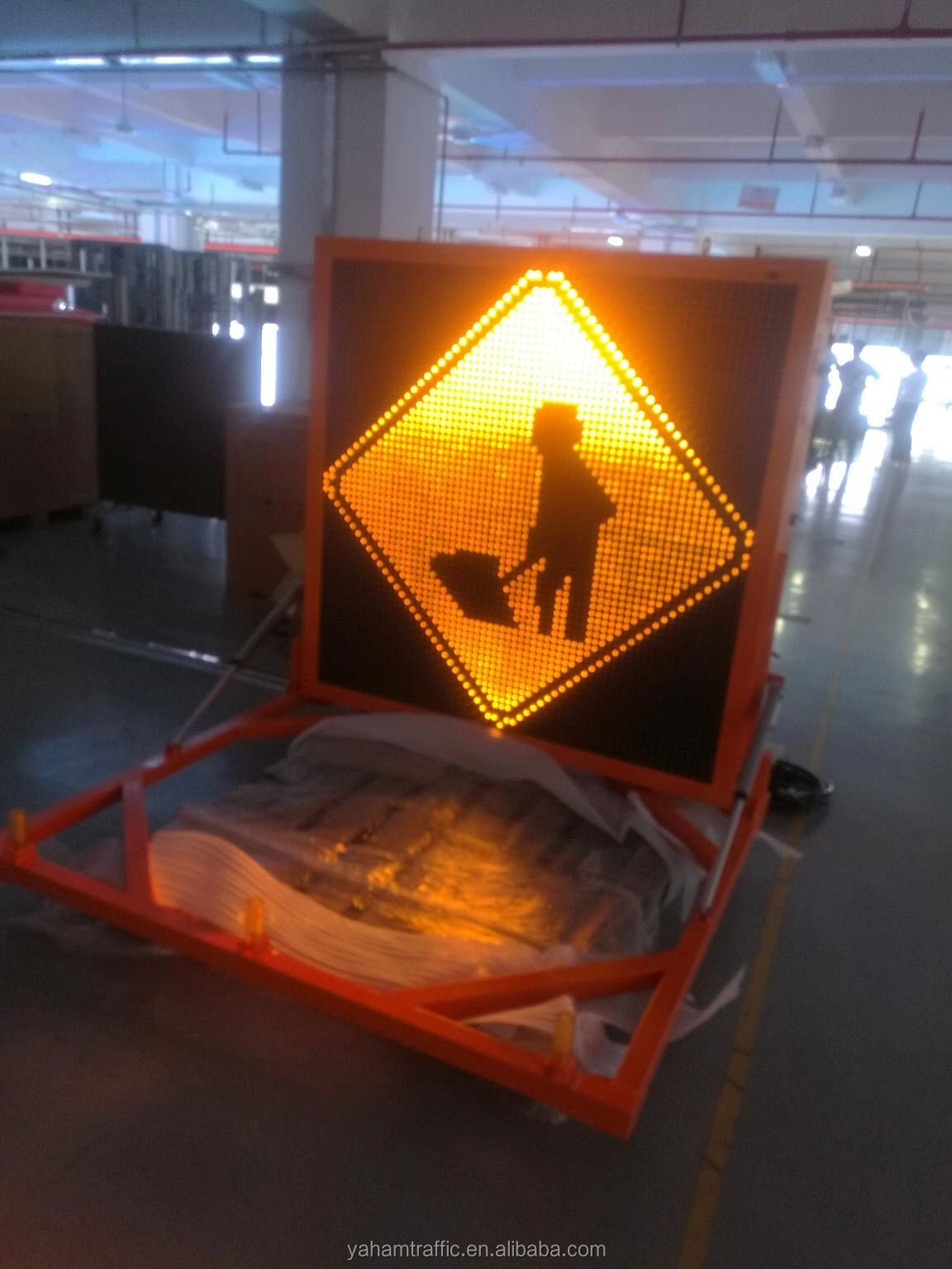 Trailer Mounted Portable VMS Signs LED Changeable Message Signs