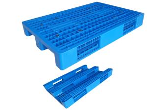 Quality HDPE Reusable Solid Heavy Duty Plastic Pallets 3 - Skids In Blue Color wholesale