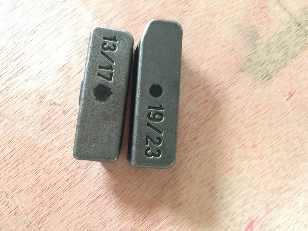 Supper V Series Excavator Bucket Teeth Pins V13 To V81 40Gr Material