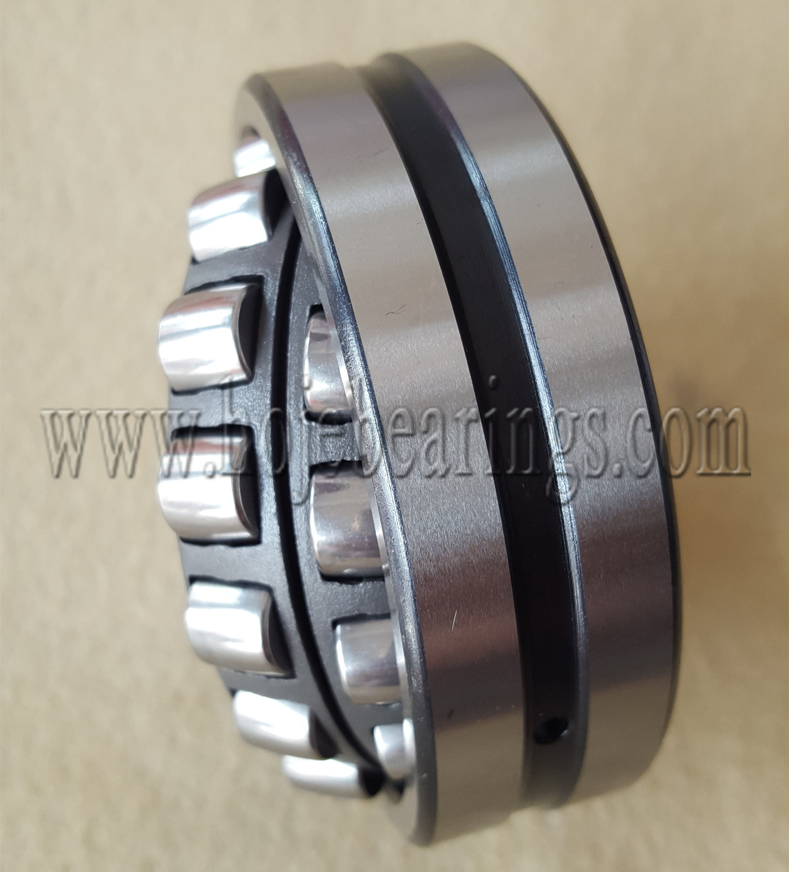 Large Size Cylindrical Bore Spherical Roller Bearing 240/670 241/670