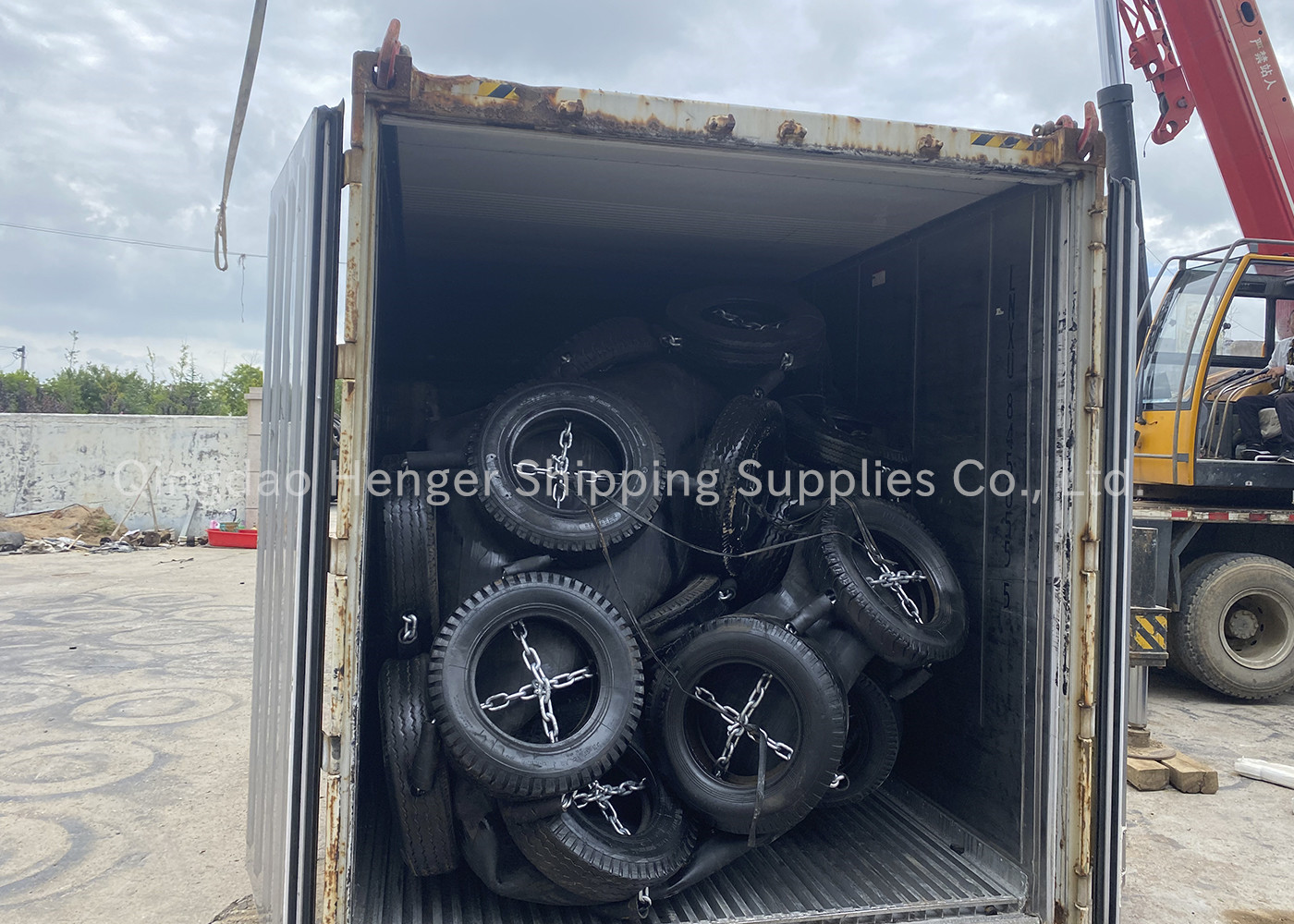Pressure Cylinder Pneumatic Marine Fender With Customized Construction And Durability