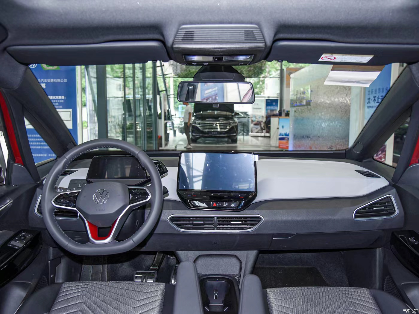 VW ID.3 New energy two-compartment vehicle with five doors and five seats and 450 km range is made in China