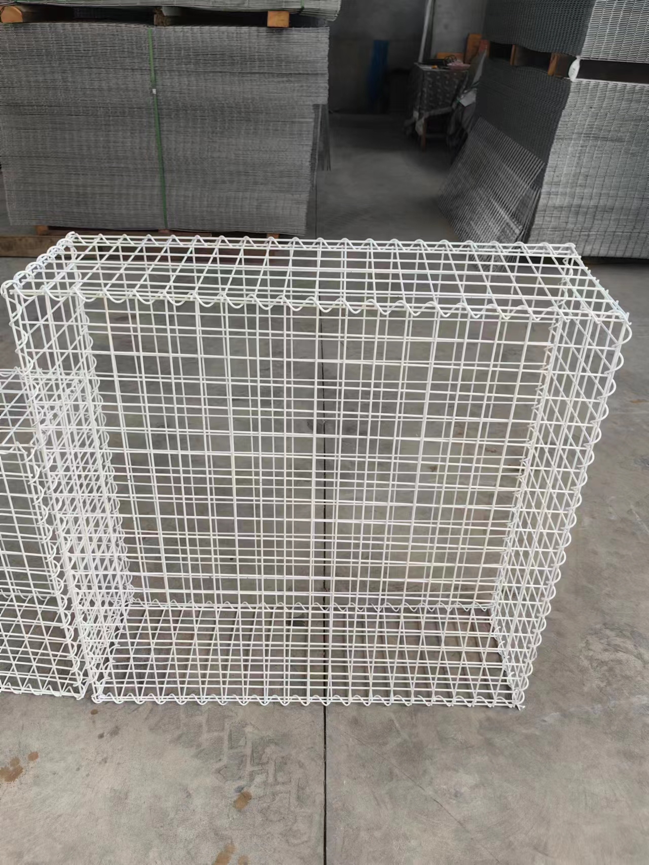 Welded Gabion Wire Mesh Stone Cage Retaining Wall with Customizable Welding Pattern