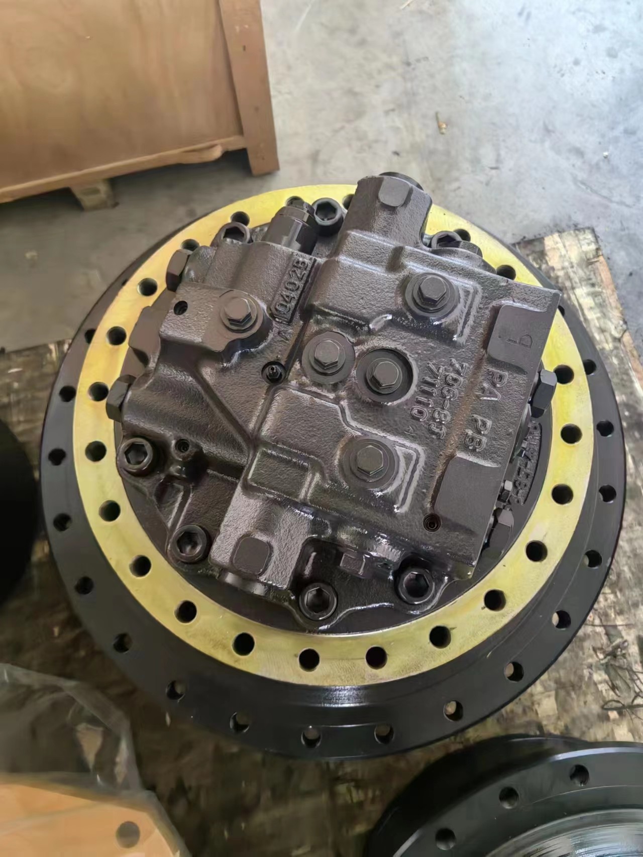 Komatsu PC400-8 Final Drive Travel Motor Assy 208-27-00311