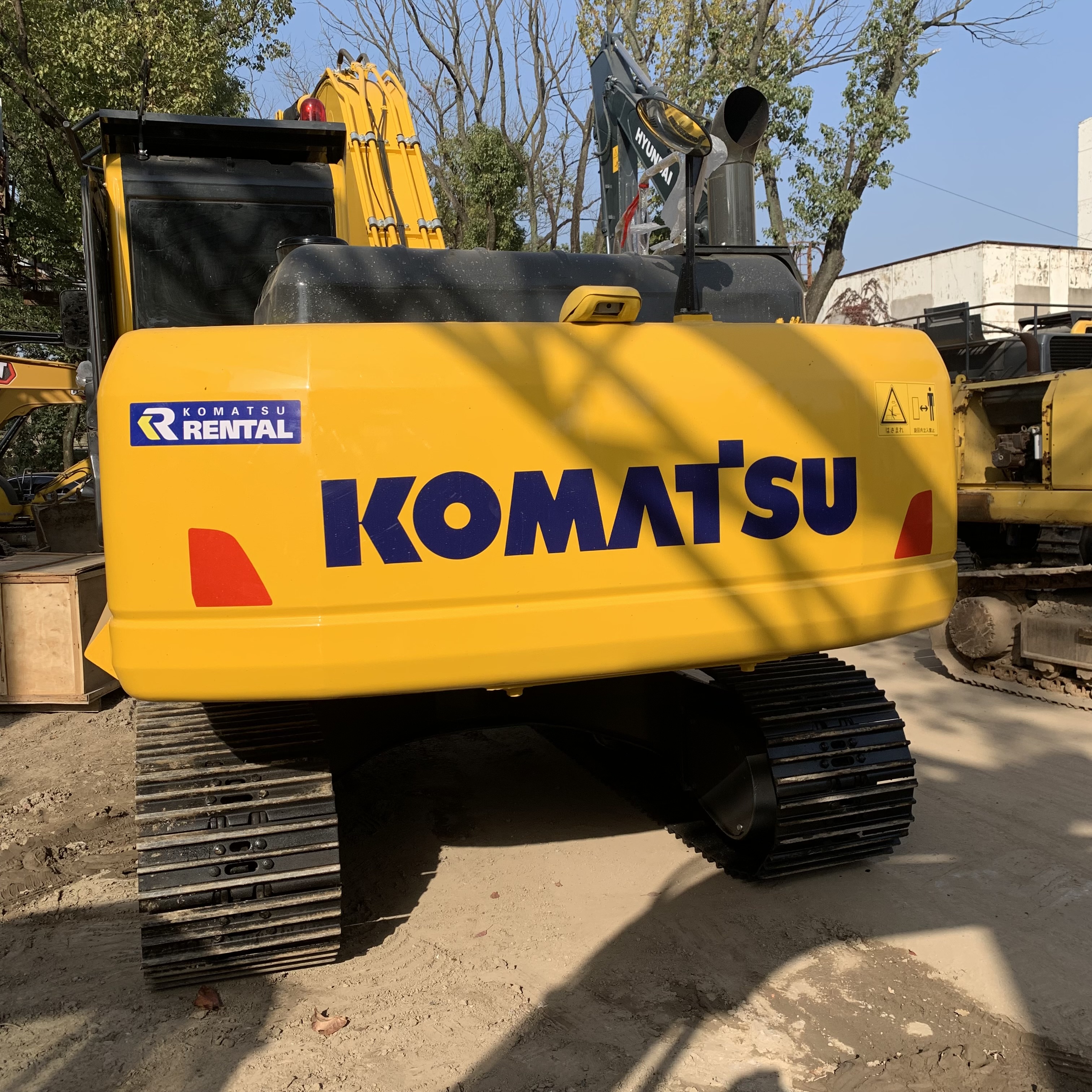 Used Komatsu PC200 Excavator with Original Hydraulic Cylinder and 0.8m3 Bucket Capacity