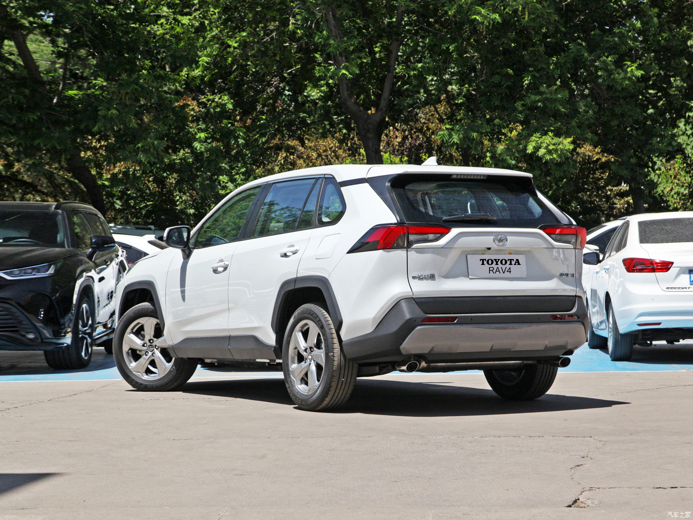 2024 TO-YOTA RA-V4 Suv at Affordable with Rear Suspension Multi-link and Front Window Electric One Key lifting