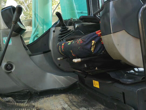 Used Crawler Excavator Kobelco210 reasonable price for sale/second hand Japanese SK210 Kobelco 210