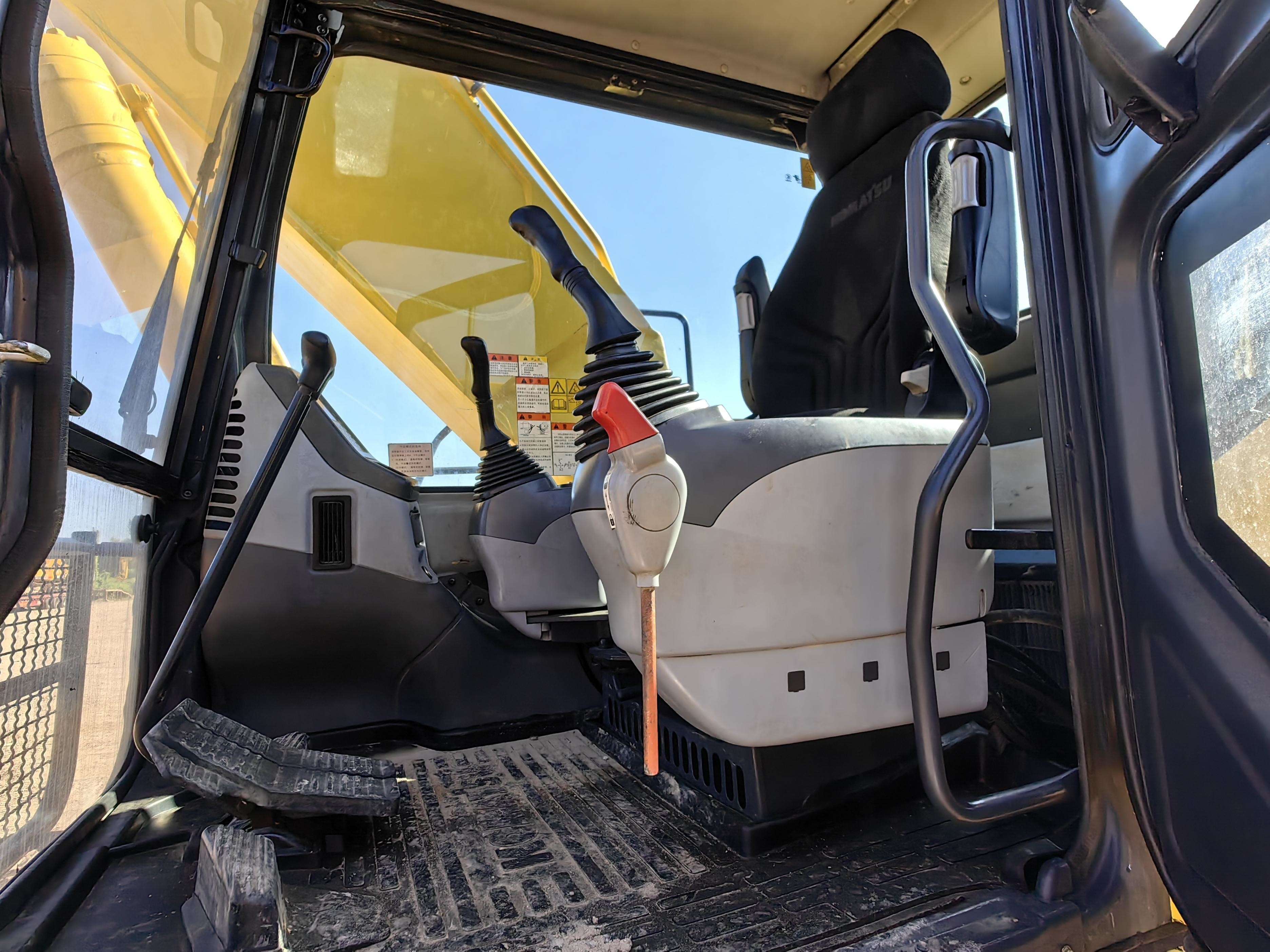 154 KW Pc300 Used Komatsu Excavators 1.8m3 Bucket Crawler Hydraulic Excavator Backhoe