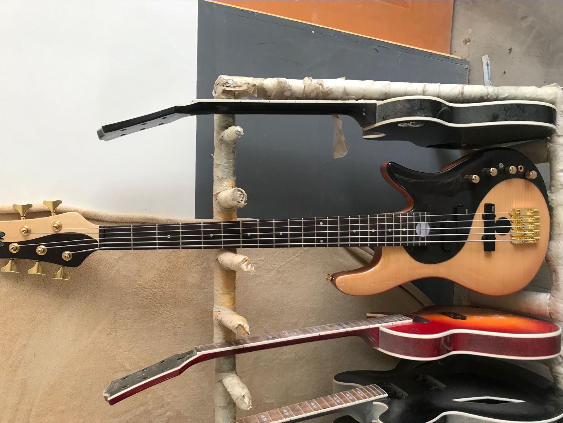 5 string active bass Butterfly yingyang bass guitar Butteryfly Deluxe Electric bass guitar yin and yang bass