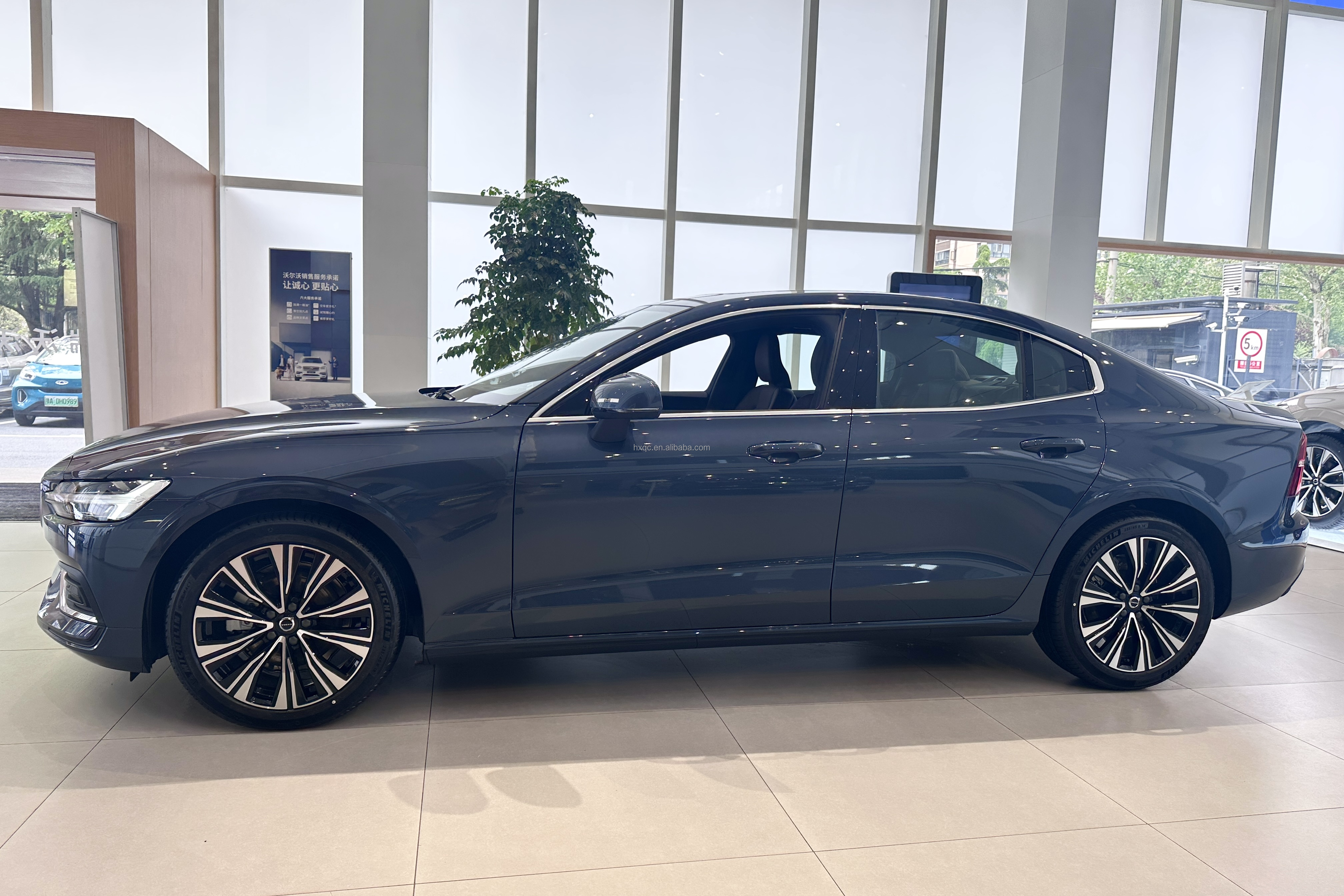 Long Range and High Speed 2023 vol-vo S60 Plug-in Hybrid Electric Vehicle for Transportation