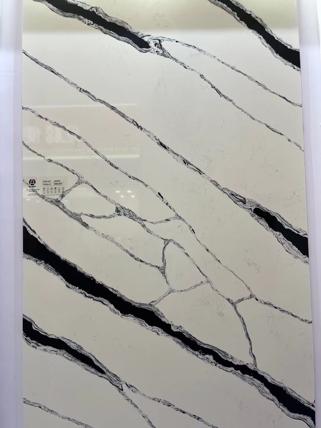 Panda White Calacatta Quartz Stone Marble Slab OEM ODM Heat Insulation