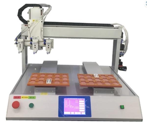 Multiple color glue dispenser / oil painting machine