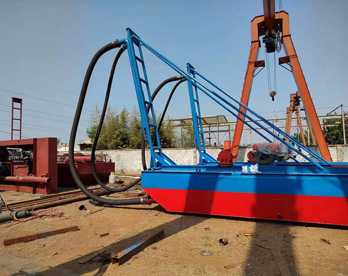 Medium Capacity 10inch 1200m3/h Sand Dredger with A Red Color for River Sand Mining