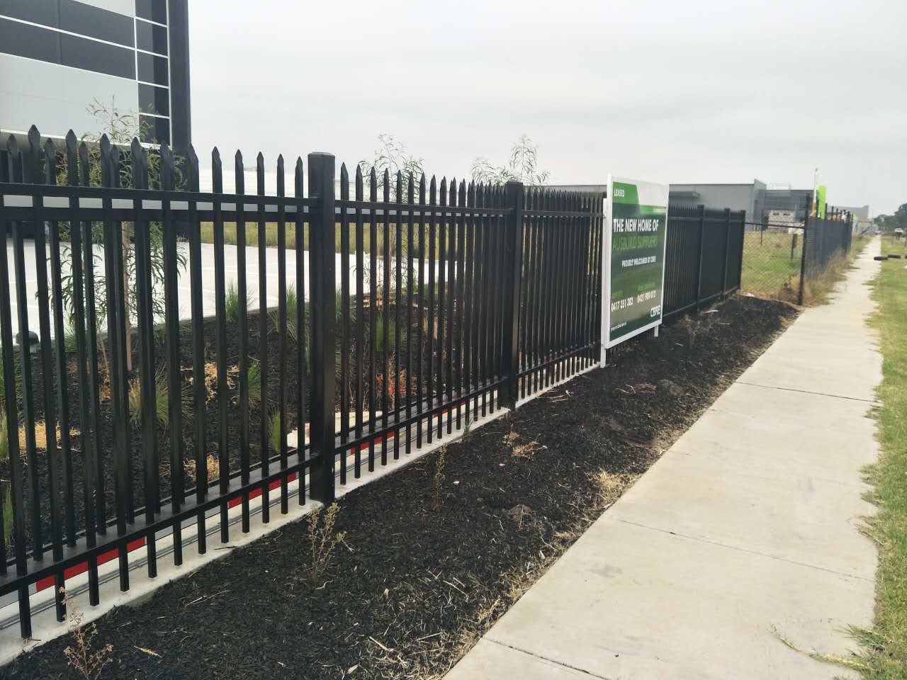 Galvanized Steel Tubular Fence Stain Yellow Powder Interpon 80 Microns Thick 1820mm X 3000mm Width