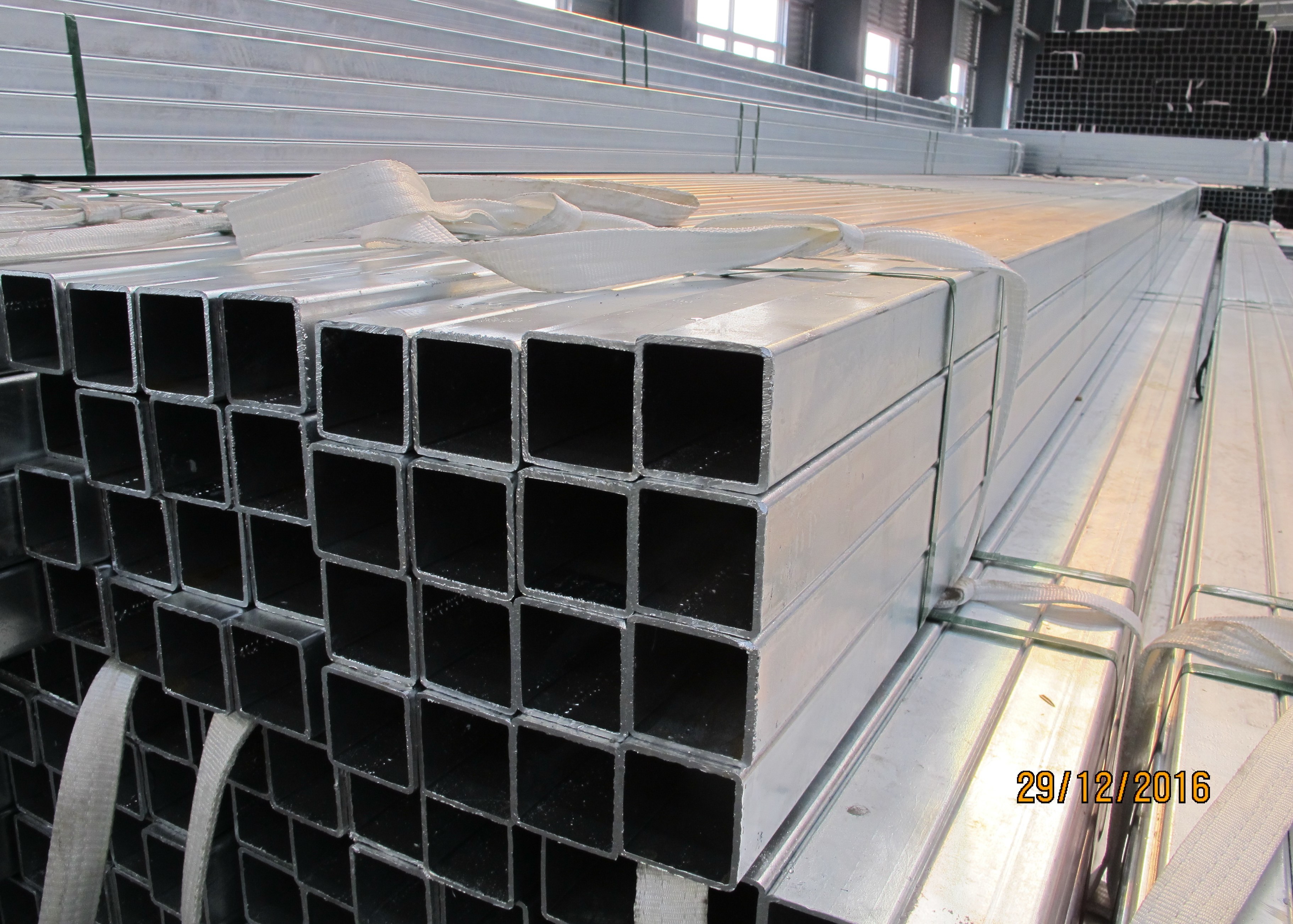 Hot Dip Galvanized Steel Square Tubing Bared / Oiled / Painting Surface Finish
