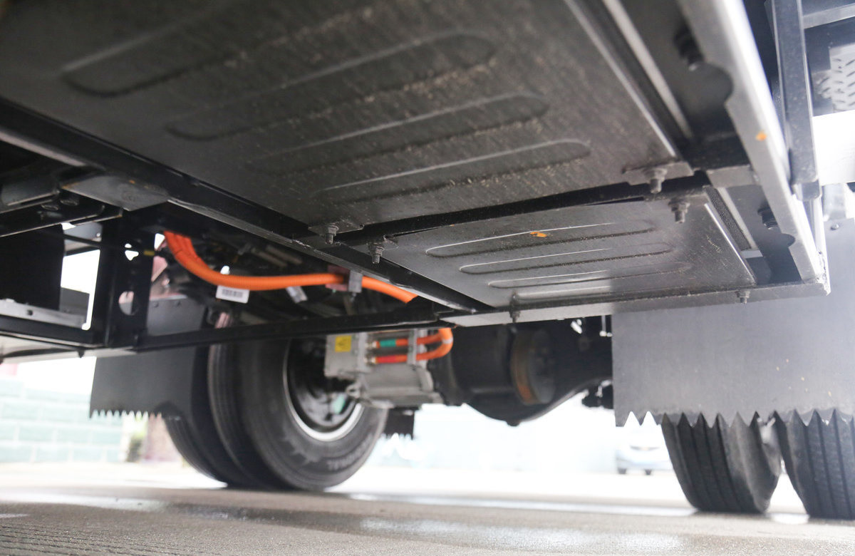 Box Truck Fence Box Light Truck 1.5 Tons Payload Electric Cargo Truck 4*2 Single Cab