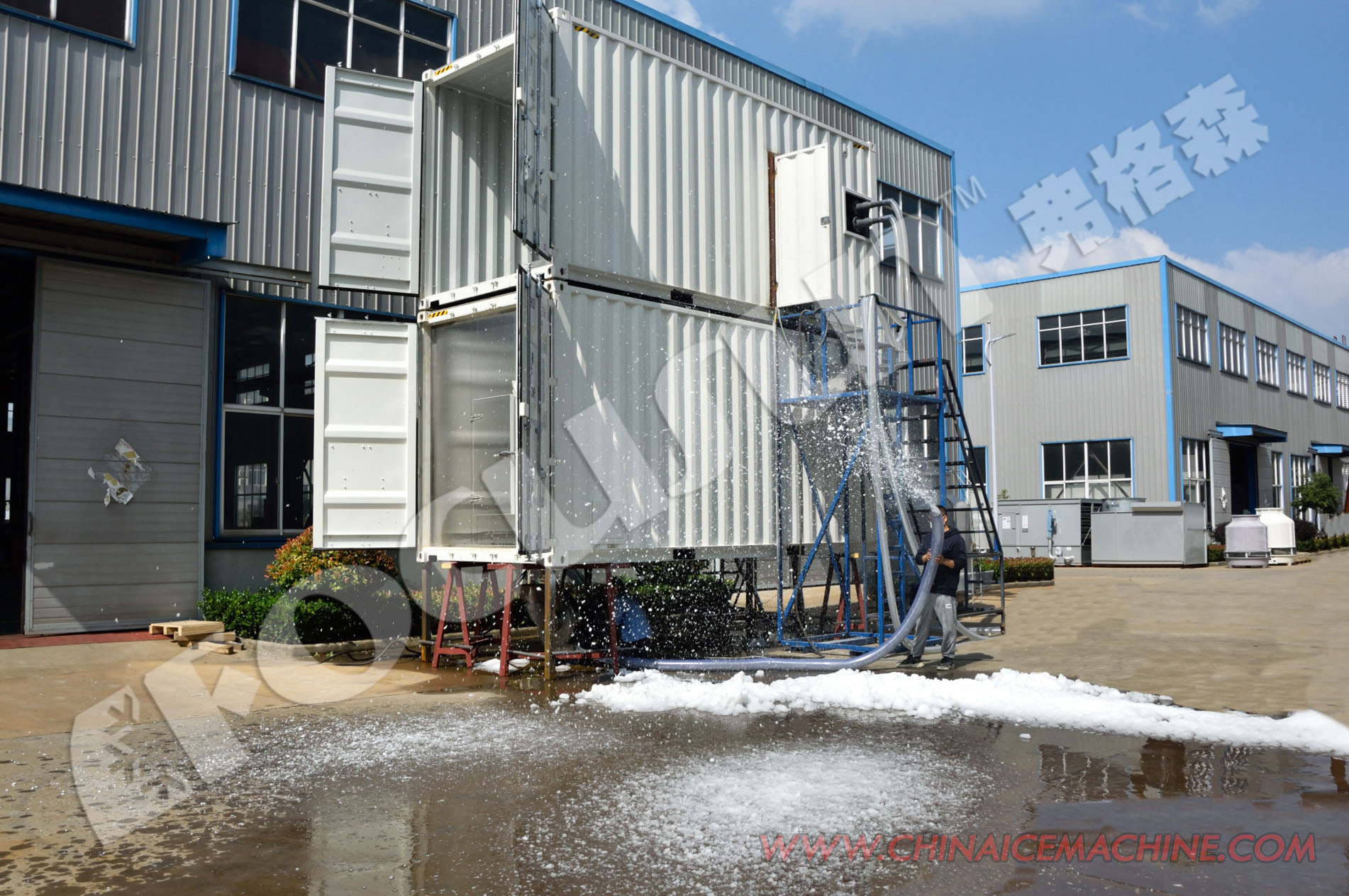 20 Tons Snow for Snow Skiing at Amusement Park Powered by Gas and R449 Refrigerant