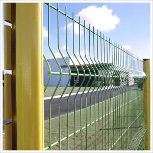 China Weaving RAL 6005 Dark Green 3D Fence Panel Triangle Bending 40x60x2mm on sale