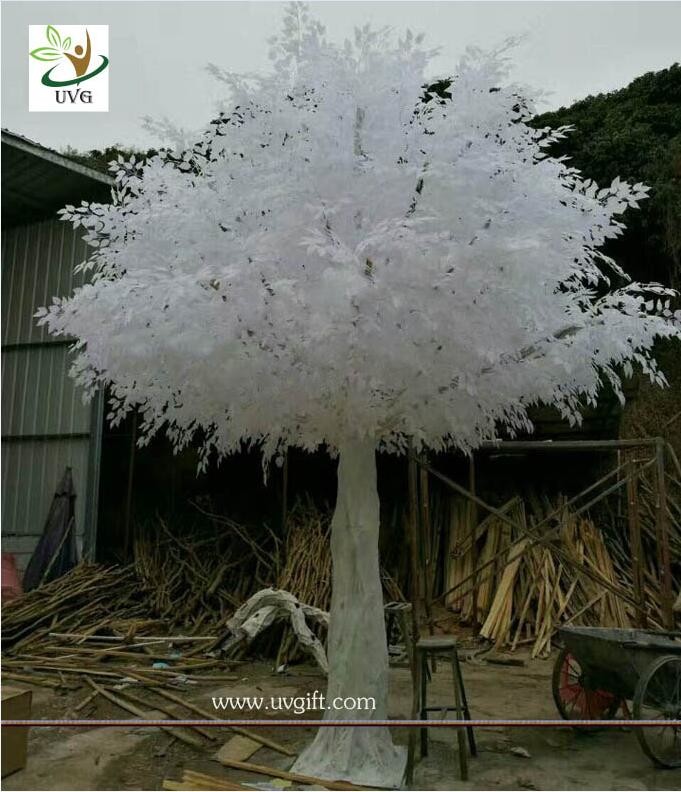UVG indoor white big artificial banyan tree with silk leaves for winter wedding decorations GRE060