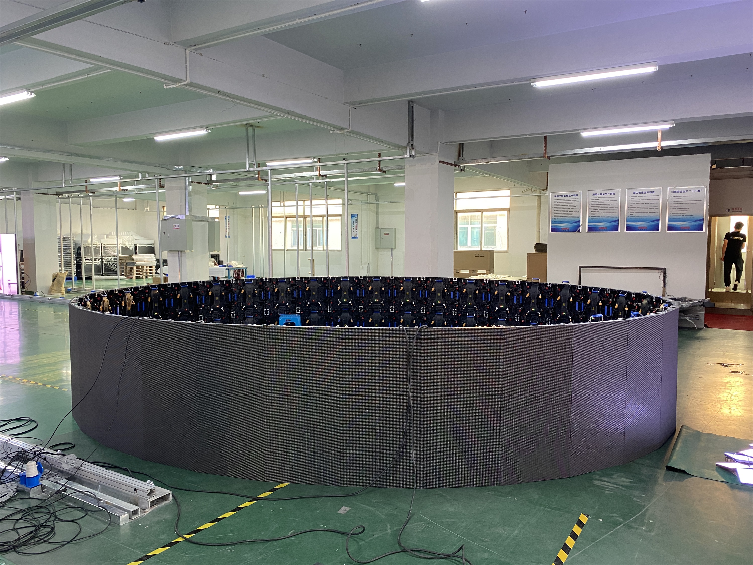 P2.9 P3.9 P3 Curved Indoor Rental Led Display Screen For Advertising
