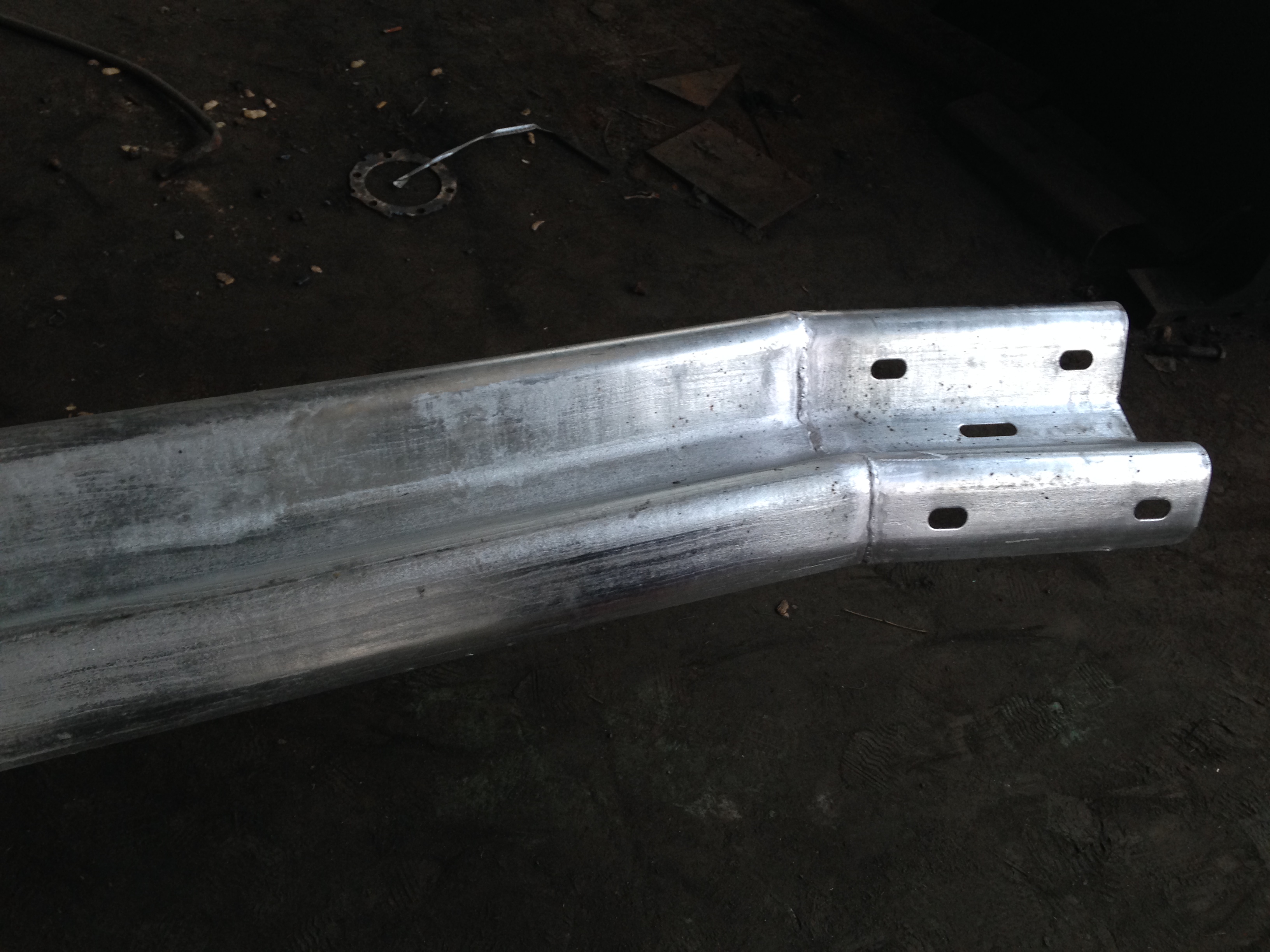 High Resistant W Beam Steel Safety Barrier Guard Rail with ISO9001 2000 Certification