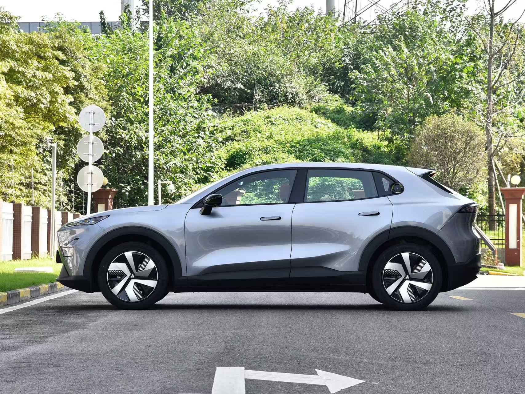 Deepal S05 Energy Vehicle Extended Range 200km Ultra High Speed SUV White.Black.Gray.Blue Body Structure 5-door 5-seater